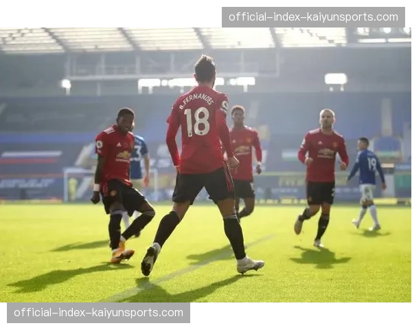 “深度复盘：瓜迪奥拉的战术微调，如何激活多库并击溃利物浦的高位防线”