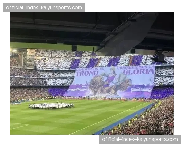 伯纳乌南看台展示巨幅Tifo,致敬欧冠十四冠传奇 伯纳乌南看台展示巨幅Tifo,致敬欧冠十四冠传奇
